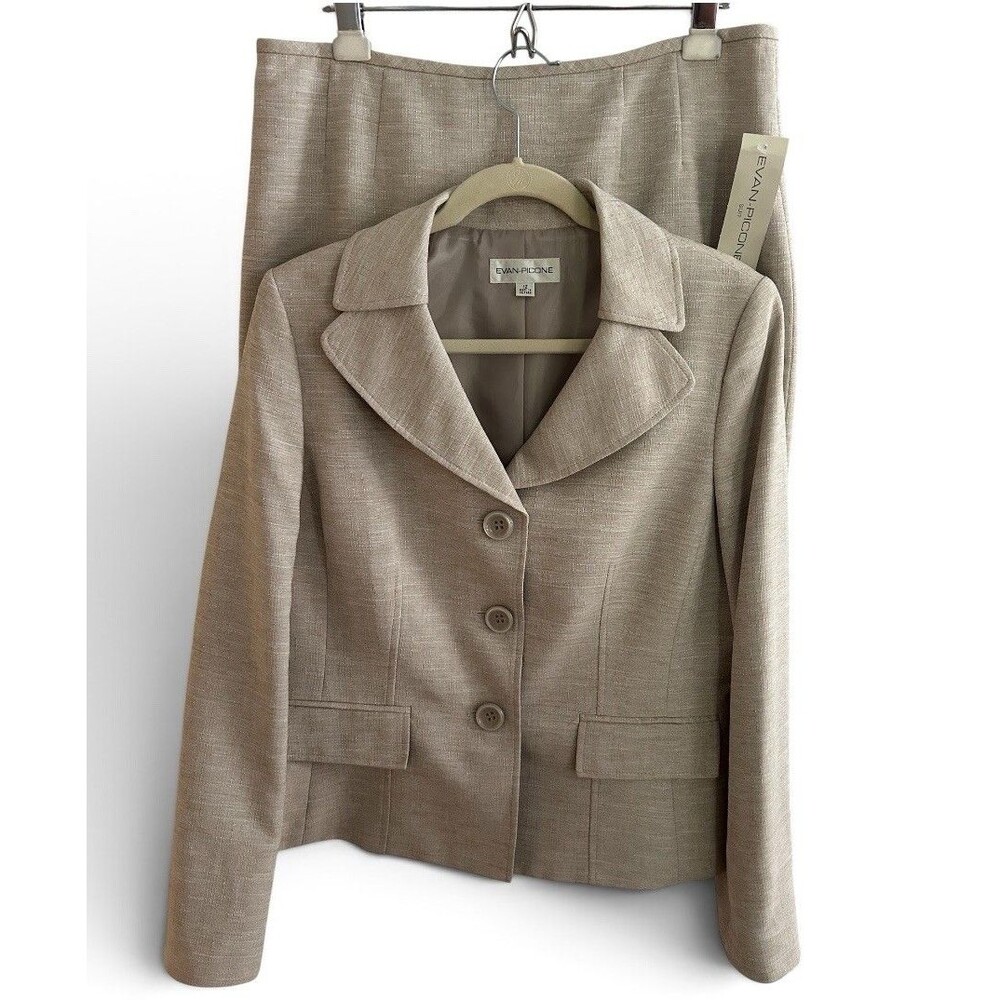 Women’s Classic Tailored  Evan Picone Suit Jacket And Skirt Set Size 12 NWT
